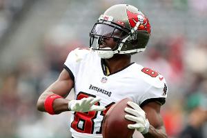 Neuer Eklat in der NFL: Brown joggt oben ohne vom Feld