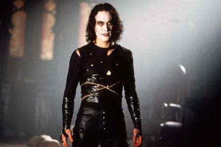 ...für Brandon Lee, dem Sohn von Kampfkunst-Ikone Bruce Lee. Am Set des Kultfilms 'The Crow - Die Krähe' wurde er erschossen...