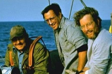 ...lief der Dreh von 'Der weiße Hai' 1979 ab. Auf diesem Bild geben Robert Shaw, Roy Scheider und Richard Dreyfuss ein coole...