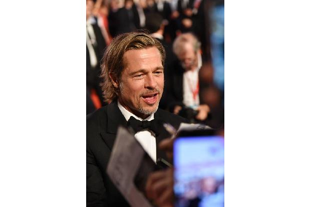 Auch Brad Pitt überraschte jüngst damit, dass er sehr viel mehr Alkohol konsumierte, als gut für ihn war. Vielleicht die kle...