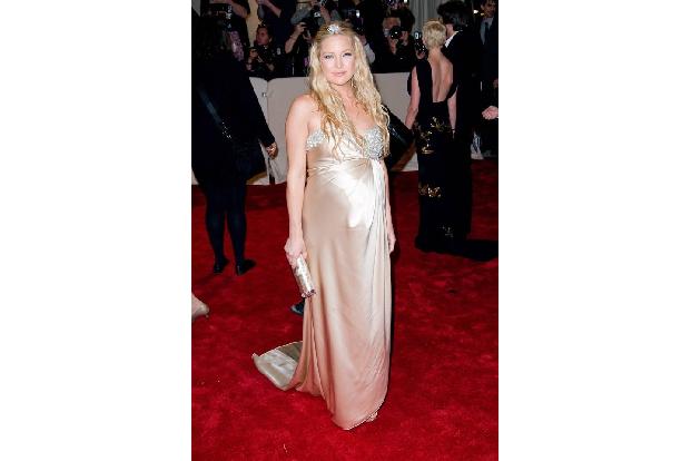...traditionell nach heutigem Maßstab ging es bei Kate Hudson zu. Die Hollywoodschönheit hatte sich für eine Weile von Socia...