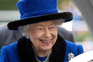 "Ah, da sind Sie": Queen Elisabeth II. in lustigem Video-Call