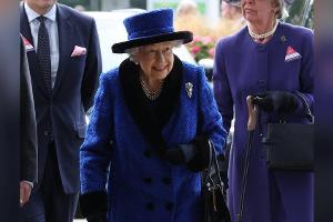 Queen Elizabeth II. strahlt bei Auftritt in Ascot