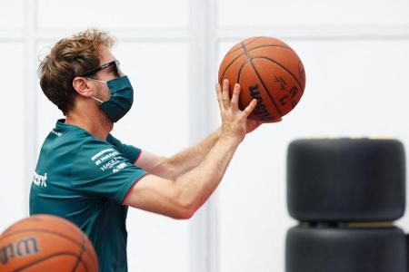 Vettel gewinnt Freiwurf-Wettbewerb in Austin Vettel gewinnt Freiwurf-Wettbewerb in Austin