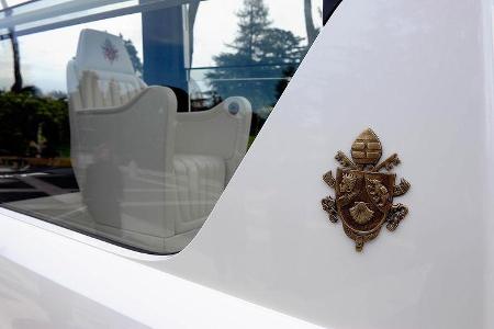 Mercedes M-Klasse Papst Benedict