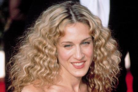 Sarah Jessica Parker (53) spielte Carrie Bradshaw, Kolumnistin, Mode- und vor allem Schuh-Liebhaberin. In ihrer Kolumne schr...