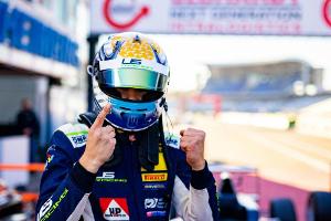 ADAC Formel 4: Tramnitz bleibt Bearman auf den Fersen