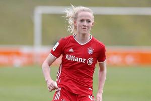 BVB-Fan im Bayern-Trikot: Schüller studiert Haaland und Lewandowski