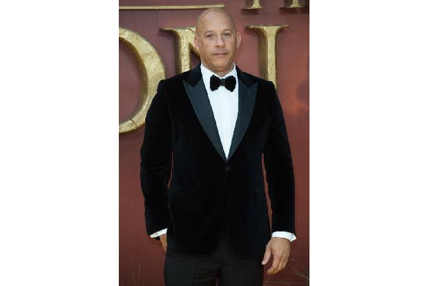 …dass Vin Diesel nicht allein das Licht der Welt erblickte. Der Hollywoodstar hat einen zweieigen Zwillingsbruder, der ihm a...