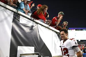 Brady wirft 600. NFL-Touchdown - kuriose Verhandlungen mit einem Fan