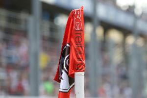 Gedenken an toten Fan: Freiburg mit Trauerflor gegen Fürth