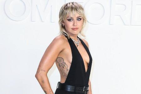 Sängerin und Schauspielerin Miley Cyrus macht mit neuen Nacktbildern von sich reden.