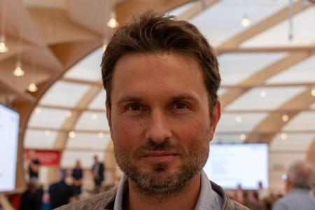 Der deutsche Schauspieler und Filmproduzent Simon Verhoeven hat sich ebenfalls mit Corona infiziert, wie er Ende November au...