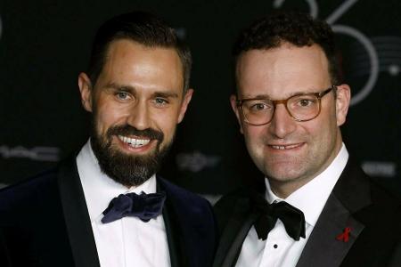 Sowohl Gesundheitsminister Jens Spahn als auch sein Ehemann Daniel Funke wurden Ende Oktober positiv auf das Virus getestet....