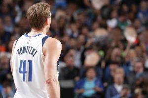 Bericht: Mavericks ziehen Nowitzki-Trikot im Januar unters Hallendach