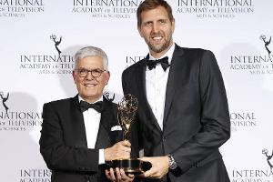 Laudatio von Dirk Nowitzki: ZDF-Intendant Tomas Bellut mit Emmy geehrt