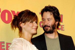 "Nope": Sandra Bullock beerdigt Gerüchte um Beziehung zu Keanu Reeves