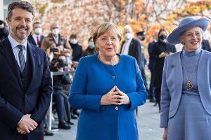 Angela Merkel begrüßt die dänischen Royals in Berlin