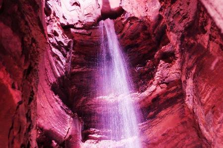 Die Ruby Falls liegen unter der Erde.