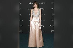 Dakota Johnson: Gala-Auftritt in Satinhose und Glitzertop