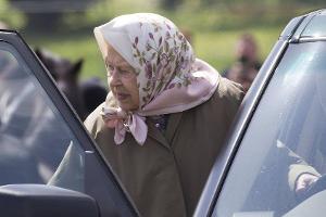 Nach Krankenhausaufenthalt: Queen Elizabeth II. macht Spritztour