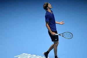 Zverev muss nach Niederlage gegen Medwedew ums Halbfinale bangen