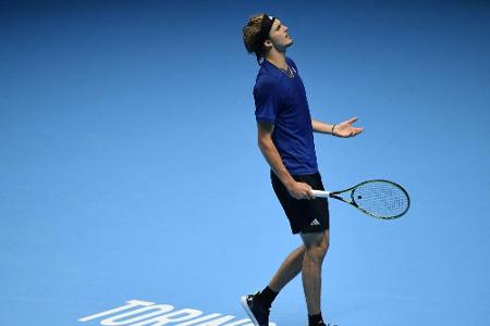 Zverev muss nach Niederlage gegen Medwedew ums Halbfinale bangen Zverev muss nach Niederlage gegen Medwedew ums Halbfinale bangen