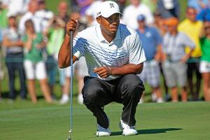 Neun Monate nach seinem Unfall: Tiger Woods wieder am Abschlag
