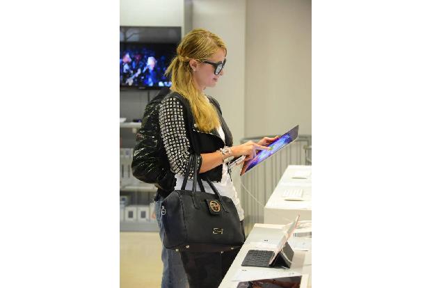 ...stattete sie etwa dem Apple-Store einen Besuch ab. Doch nicht die neuste Errungenschaft der 35-jährigen Hotelerbin sorgte...