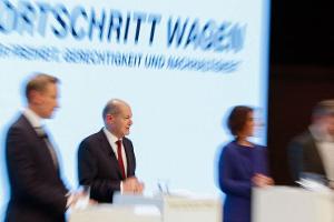 Das sagen ADAC, VDA und Daimler zur Ampel
