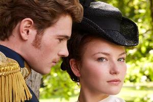 Devrim Lingnau und Philip Froissant in "The Empress".
