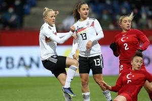 DFB-Frauen dank Schüller in der WM-Quali voll auf Kurs