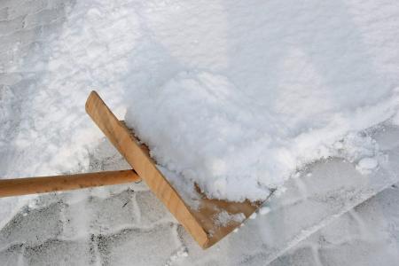 Bei Wintereinbruch gilt es, die Gehwege von Schnee zu befreien.