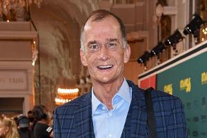 Fröhlicher Red-Carpet-Auftritt von Ex-"Lindenstraße"-Star Georg Uecker