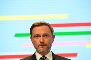 Lindner für Reduzierung der Zuschauer in Stadien