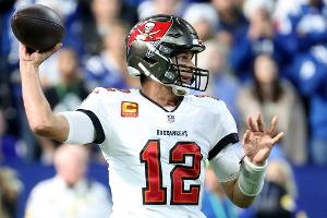 NFL: Brady gewinnt in letzter Minute - Kollege verliert Zahn und lacht