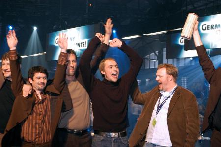 08 Stefan Raab Max Mutzke 2004 Imago Hogreve imago50411307h(1).jpg