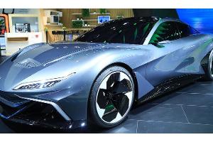Mal als Elektro-SUV, mal als Elektro-Limo