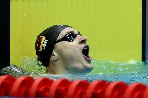 Diener schwimmt zum Doppel-Rekord