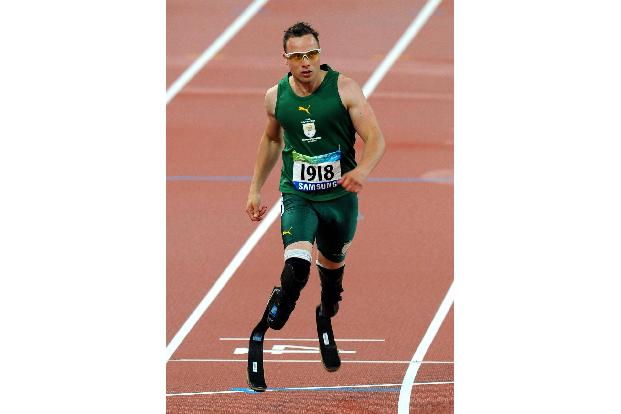 ...bei Oscar Pistorius, der als 'Blade Runner' mit seinen Prothesen Geschichte in der Leichtathletik schrieb. Die Welt lag d...