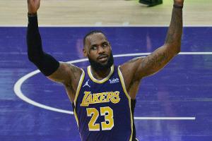 LeBron James feiert Serie über die L.A. Lakers und Magic Johnson