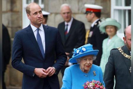 Prinz William und die Queen bei einem gemeinsamen Auftritt in Schottland.