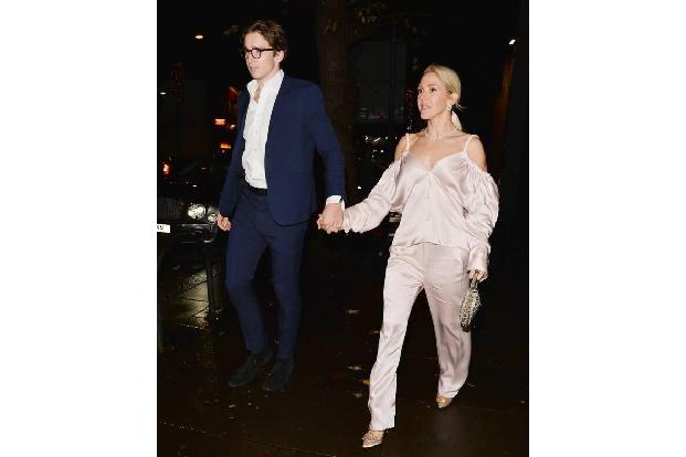 Im Mai wurden die Sängerin Ellie Goulding und ihr Mann Caspar Jopling erstmals Eltern. Ihr Sohn heißt Arthur Ever Winter Jop...