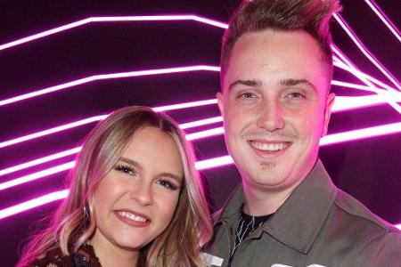 YouTuberin Dagi Bee und ihr Ehemann Eugen sind zum ersten Mal Eltern geworden. Die Geburt (23.12.) des kleinen Nelio gaben s...
