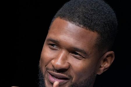 Am 29. September wurde Usher zum vierten Mal Vater. Sohn Sire Castrello Raymond begrüßte der Musiker später auf Instagram. E...