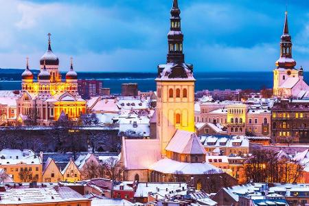 Ein besonderes Winterflair verströmt auch Estlands Hauptstadt Tallinn. Zwar handelt es sich um die dunkelste Zeit im Jahr, d...