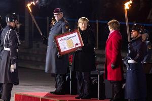 Über zehn Millionen Zuschauer für Angela Merkels "Zapfenstreich"