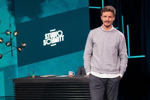 Tommi Schmitt moderiert auch 2022 "Studio Schmitt" bei ZDFneo
