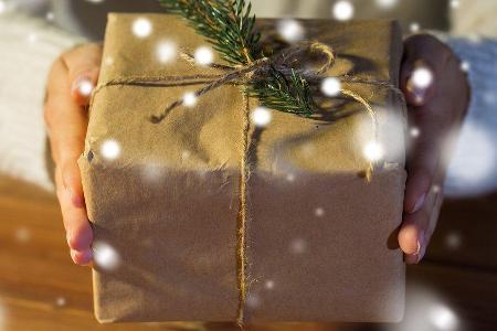 Bis wann sollten Verbraucherinnen und Verbraucher Geschenke bestellen oder verschicken, damit diese rechtzeitig vor Heiligab...