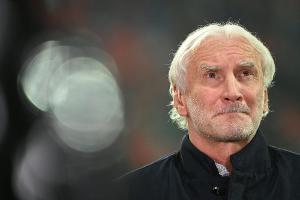 Völler: Ex-Spieler sollen Video-Schiedsrichter unterstützen